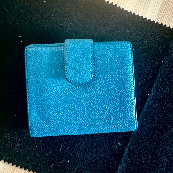 Chanel Caviar Bifold Wallet - Picture 2 of 6